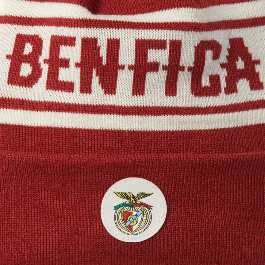 Burgundy Beanie with Pom Pom and Vintage Benfica Emblem